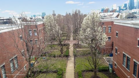 814 W 15th Place Chicago IL 60608