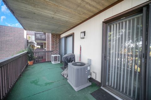 Tiny photo for 690 CHANDLER Road #302, Gurnee, IL 60031 (MLS # 12504192)