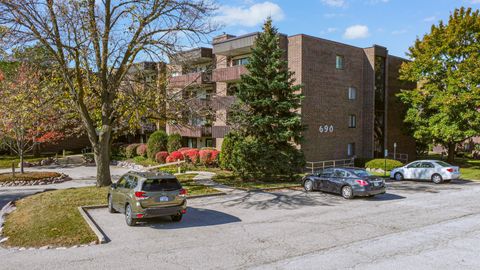 Tiny photo for 690 CHANDLER Road #302, Gurnee, IL 60031 (MLS # 12504192)