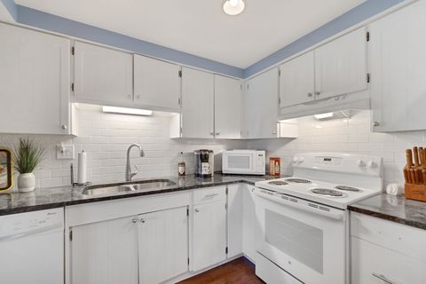 Tiny photo for 690 CHANDLER Road #302, Gurnee, IL 60031 (MLS # 12504192)