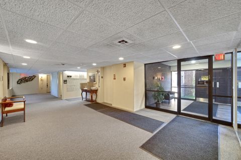 Tiny photo for 690 CHANDLER Road #302, Gurnee, IL 60031 (MLS # 12504192)