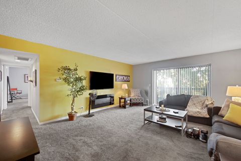 Tiny photo for 690 CHANDLER Road #302, Gurnee, IL 60031 (MLS # 12504192)