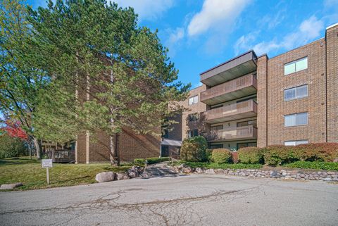 Tiny photo for 690 CHANDLER Road #302, Gurnee, IL 60031 (MLS # 12504192)