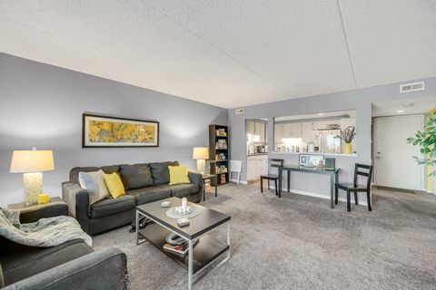 Tiny photo for 690 CHANDLER Road #302, Gurnee, IL 60031 (MLS # 12504192)