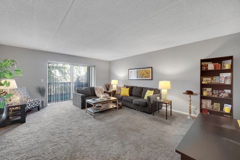 Tiny photo for 690 CHANDLER Road #302, Gurnee, IL 60031 (MLS # 12504192)