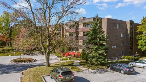 Tiny photo for 690 CHANDLER Road #302, Gurnee, IL 60031 (MLS # 12504192)