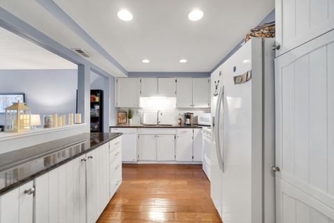 Tiny photo for 690 CHANDLER Road #302, Gurnee, IL 60031 (MLS # 12504192)