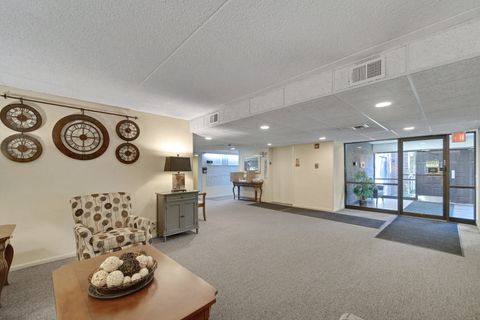 Tiny photo for 690 CHANDLER Road #302, Gurnee, IL 60031 (MLS # 12504192)