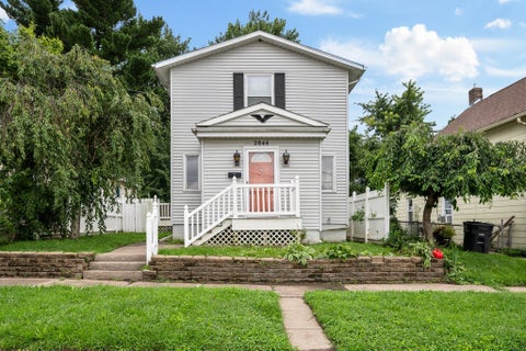 Photo of 2844 5 1/2 Avenue, Rock Island, IL 61201 (MLS # 12771454)