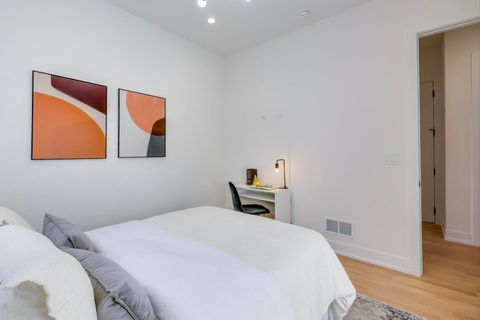 Tiny photo for 5428 N Winthrop Avenue #402, Chicago, IL 60640 (MLS # 12633421)