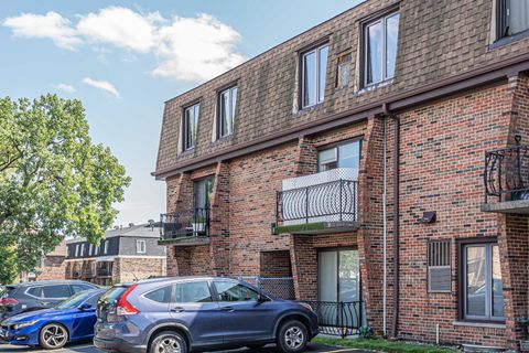 Tiny photo for 9829 Nottingham Avenue #10, Chicago Ridge, IL 60415 (MLS # 12511926)