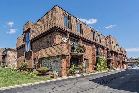 Tiny photo for 9829 Nottingham Avenue #10, Chicago Ridge, IL 60415 (MLS # 12511926)