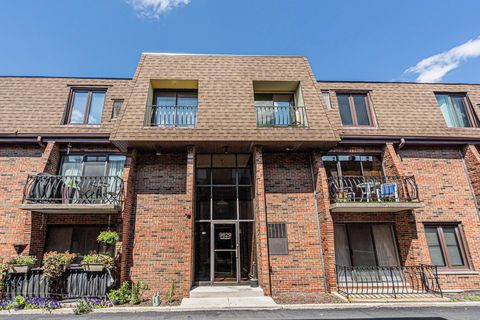 Tiny photo for 9829 Nottingham Avenue #10, Chicago Ridge, IL 60415 (MLS # 12511926)