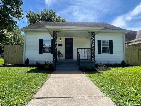 Photo of 314 W 12TH Street, Metropolis, IL 62960 (MLS # EB458376)