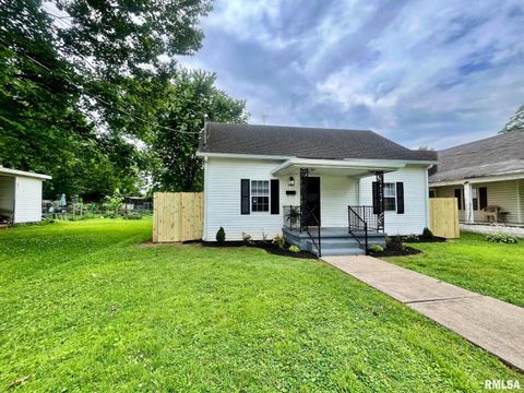 Tiny photo for 314 W 12TH Street, Metropolis, IL 62960 (MLS # EB458376)