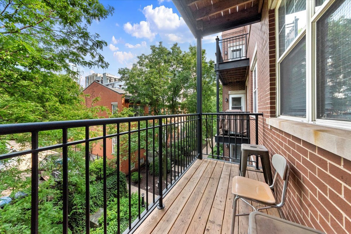301 W GOETHE Street 203