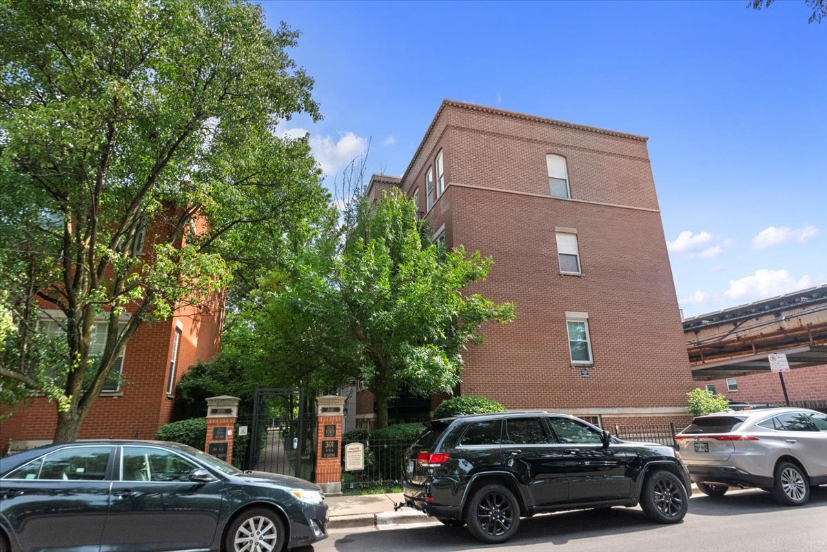 301 W GOETHE Street 203