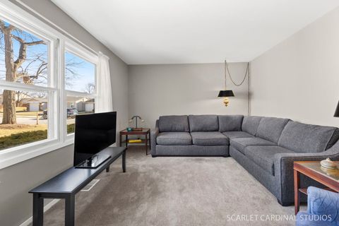 Tiny photo for 231 Hedgerow Drive, Bloomingdale, IL 60108 (MLS # 12574280)