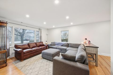 Tiny photo for 715 E Main Street, Barrington, IL 60010 (MLS # 12633675)