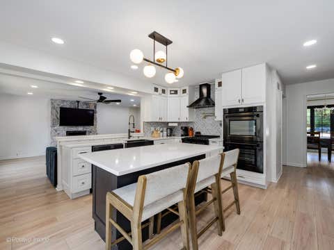 Tiny photo for 809 Brook Court, Glen Ellyn, IL 60137 (MLS # 12711514)