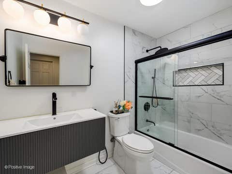 Tiny photo for 809 Brook Court, Glen Ellyn, IL 60137 (MLS # 12711514)