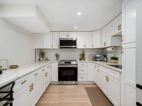 Tiny photo for 809 Brook Court, Glen Ellyn, IL 60137 (MLS # 12711514)
