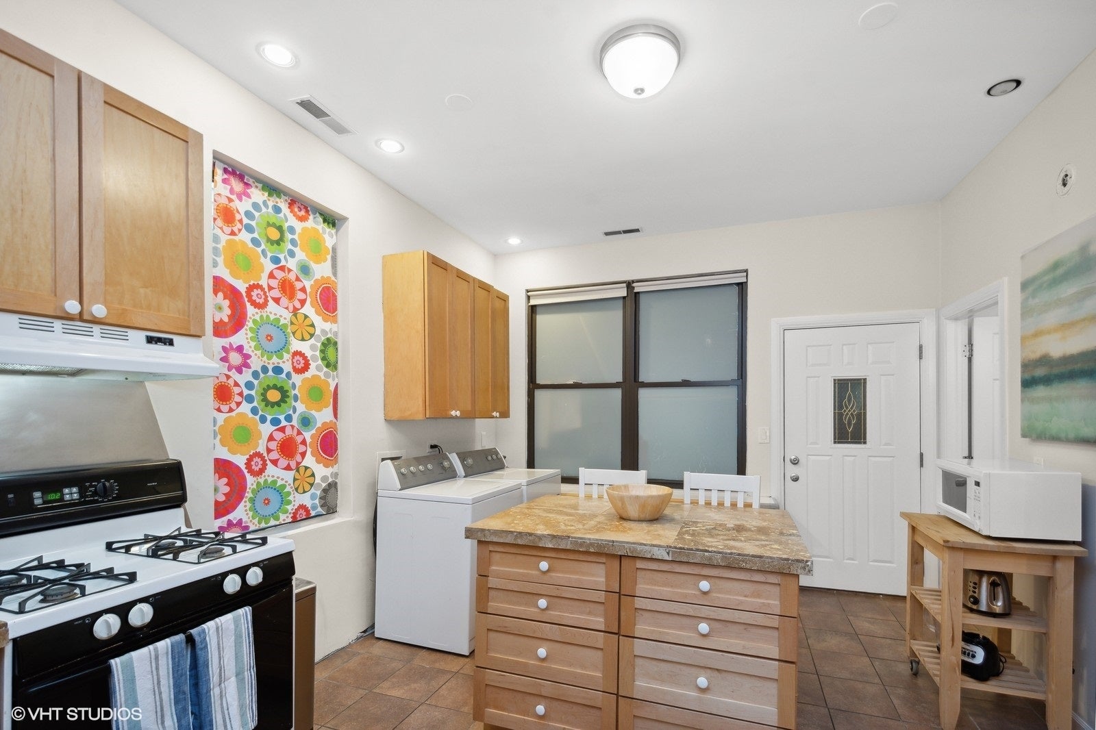 2008 W Roscoe Street 2