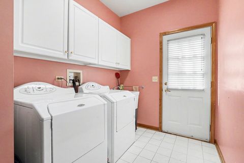 Tiny photo for 2598 Chasewood Court, Aurora, IL 60502 (MLS # 12623893)