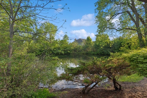 Tiny photo for 28 Aberdeen Court, Bannockburn, IL 60015 (MLS # 12659675)