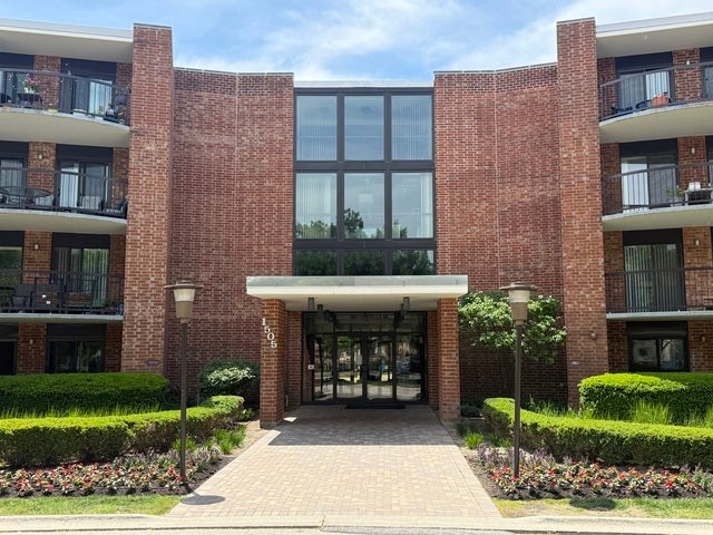 Photo 1 of 30 — 1405 E Central Road 201A, Arlington Heights, IL 60005
