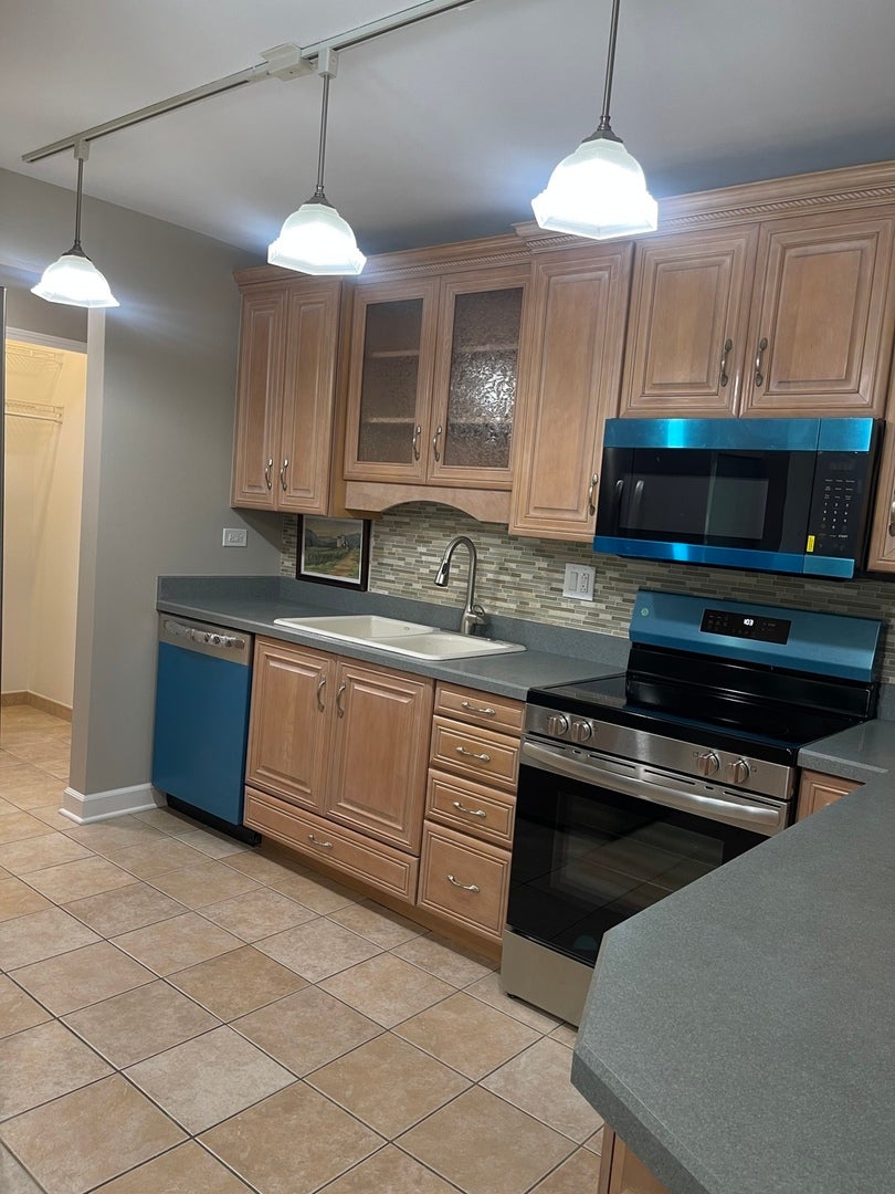 1405 E Central Road 201A