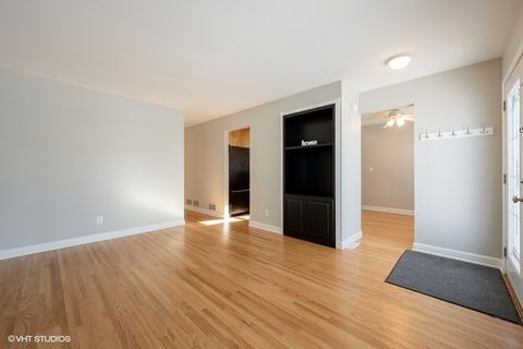 Tiny photo for 881 Manchester Course, Geneva, IL 60134 (MLS # 12637607)