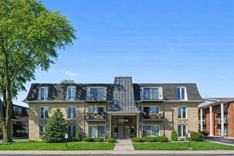 Tiny photo for 10308 Circle Drive #301, Oak Lawn, IL 60453 (MLS # 12586647)