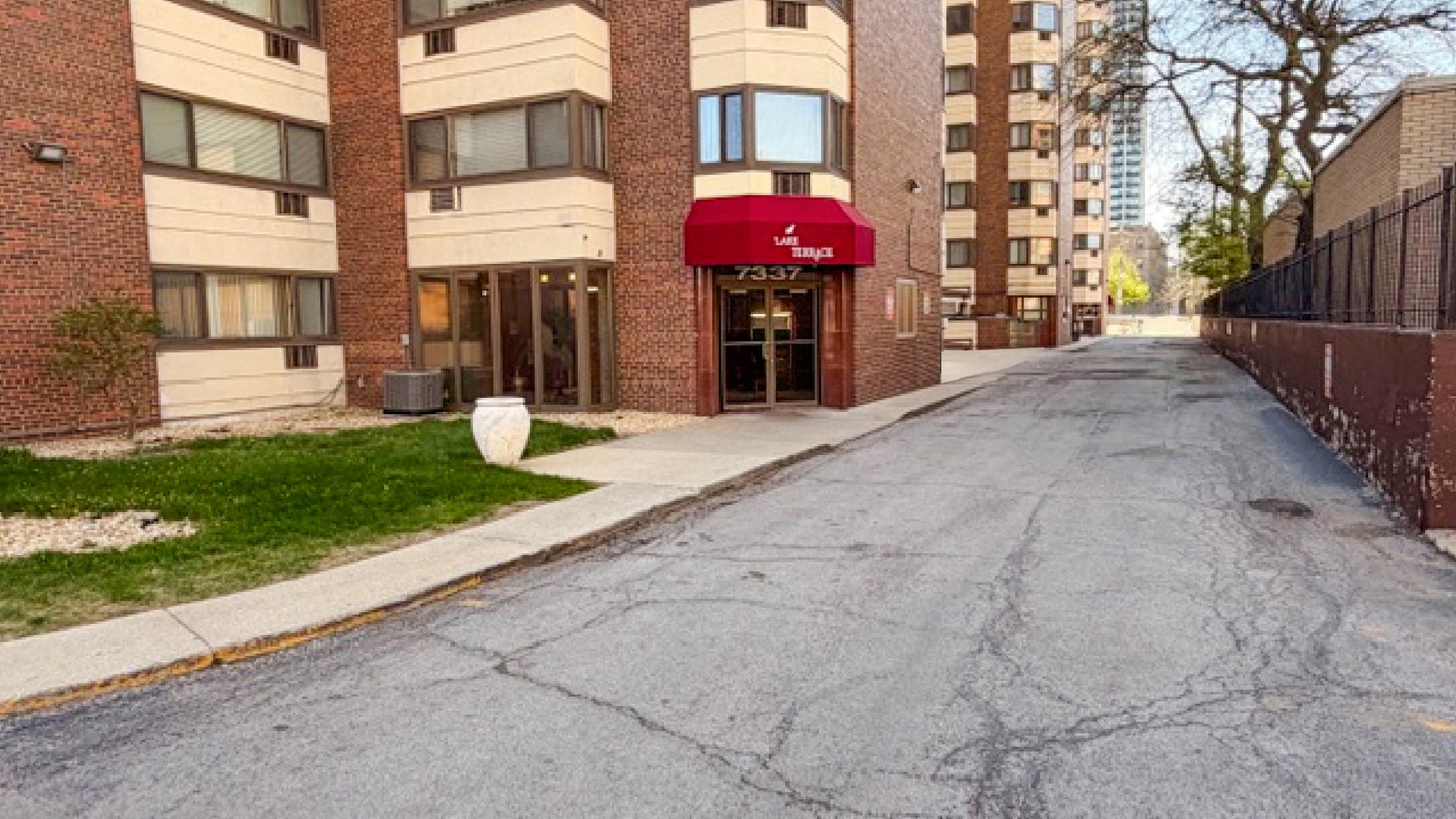 7337 S South Shore Drive 812