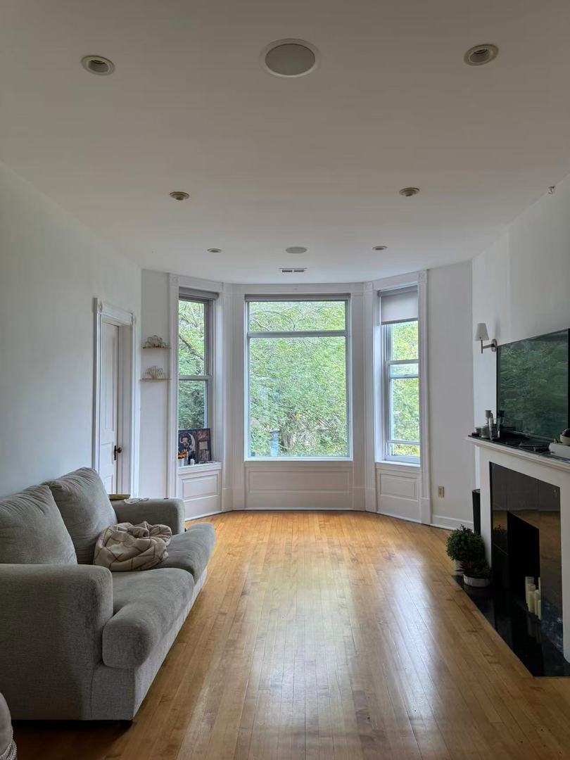 865 W NEWPORT Avenue 3