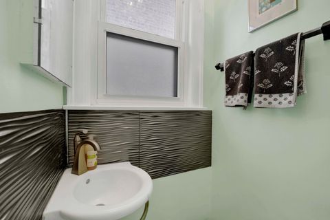 Tiny photo for 6043 N Keeler Avenue, Chicago, IL 60646 (MLS # 12675445)