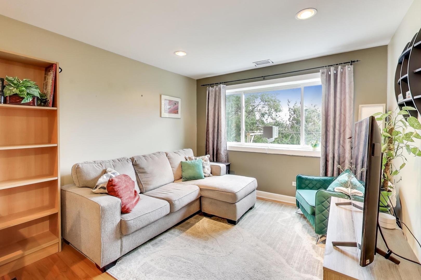 5953 N Kenmore Avenue 404