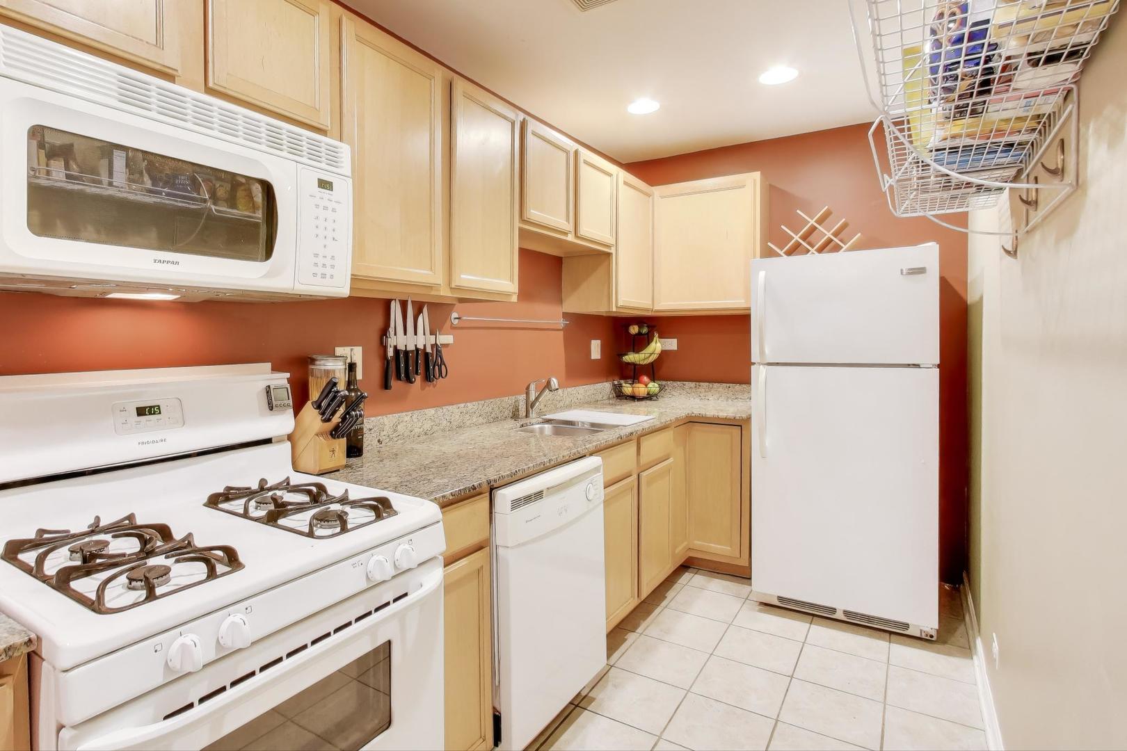 5953 N Kenmore Avenue 404