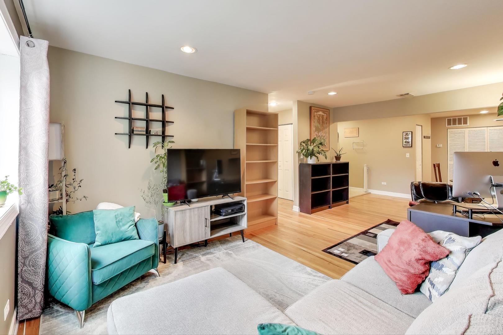 5953 N Kenmore Avenue 404