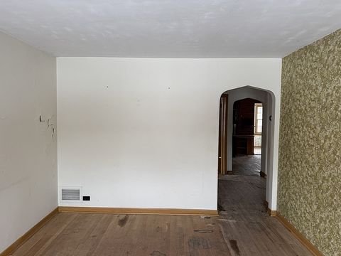 Tiny photo for 5658 S Meade Avenue, Chicago, IL 60638 (MLS # 12598230)