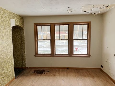 Tiny photo for 5658 S Meade Avenue, Chicago, IL 60638 (MLS # 12598230)