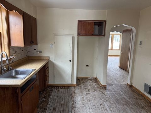 Tiny photo for 5658 S Meade Avenue, Chicago, IL 60638 (MLS # 12598230)