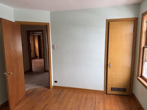 Tiny photo for 5658 S Meade Avenue, Chicago, IL 60638 (MLS # 12598230)