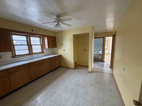 Tiny photo for 5658 S Meade Avenue, Chicago, IL 60638 (MLS # 12598230)