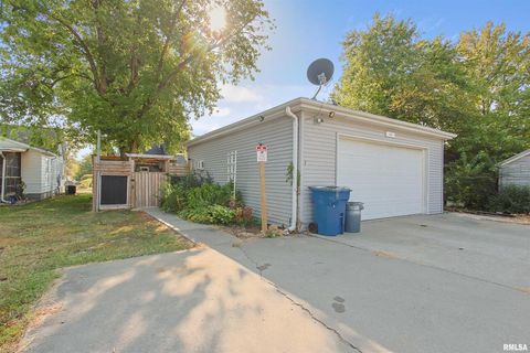 Tiny photo for 111 GRAND Avenue, Anna, IL 62906 (MLS # EB459761)