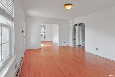 Tiny photo for 111 GRAND Avenue, Anna, IL 62906 (MLS # EB459761)