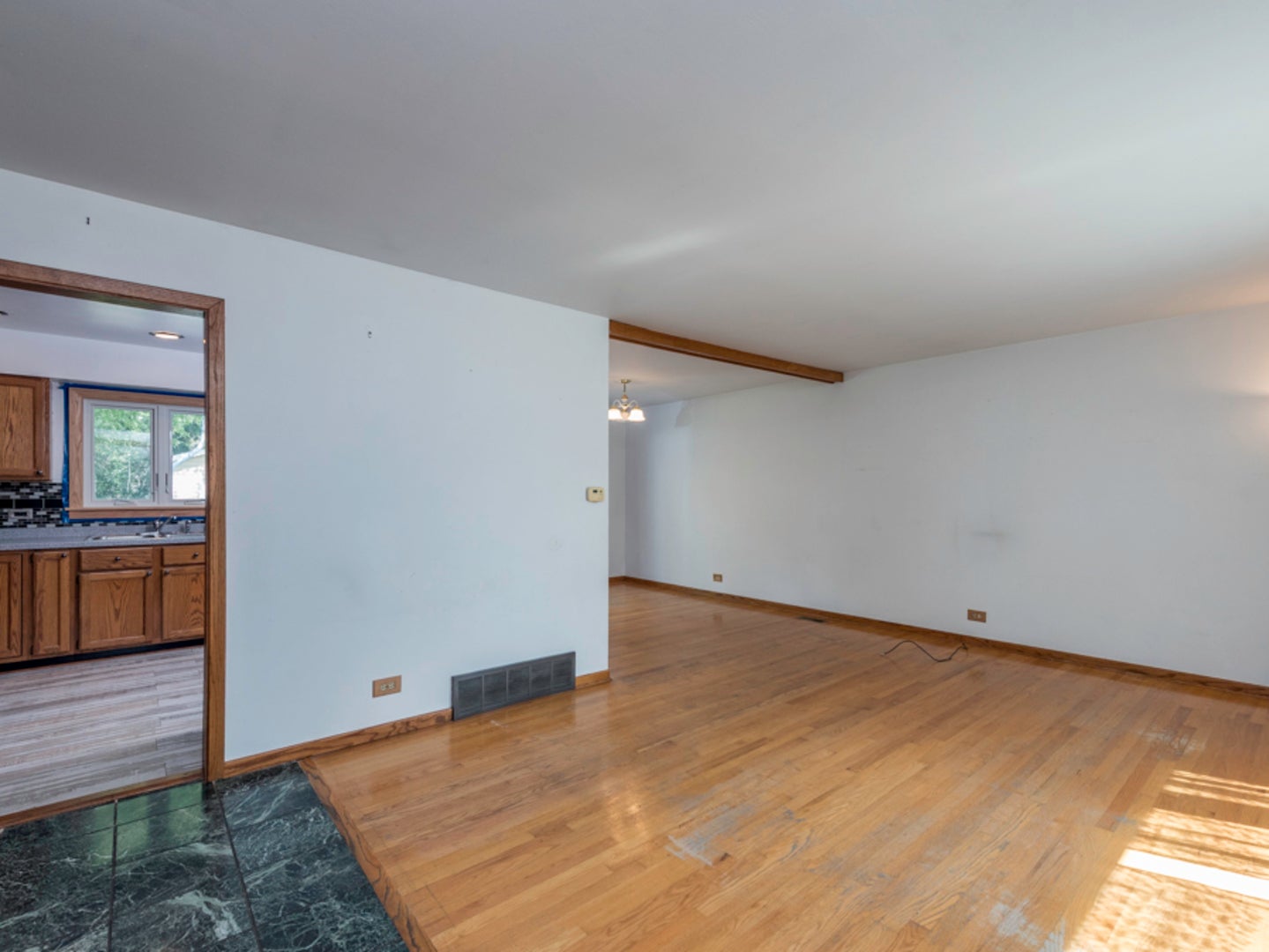 2417 METROPOLITAN Avenue