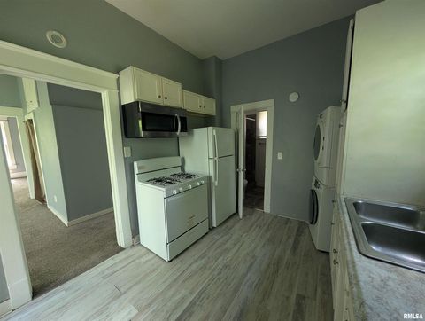 Tiny photo for 2833 8TH Avenue, Rock Island, IL 61201 (MLS # QC4266279)