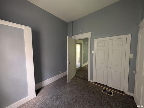 Tiny photo for 2833 8TH Avenue, Rock Island, IL 61201 (MLS # QC4266279)