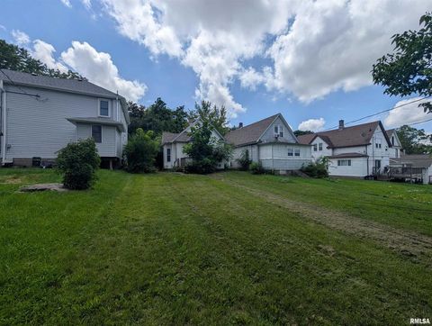 Tiny photo for 2833 8TH Avenue, Rock Island, IL 61201 (MLS # QC4266279)